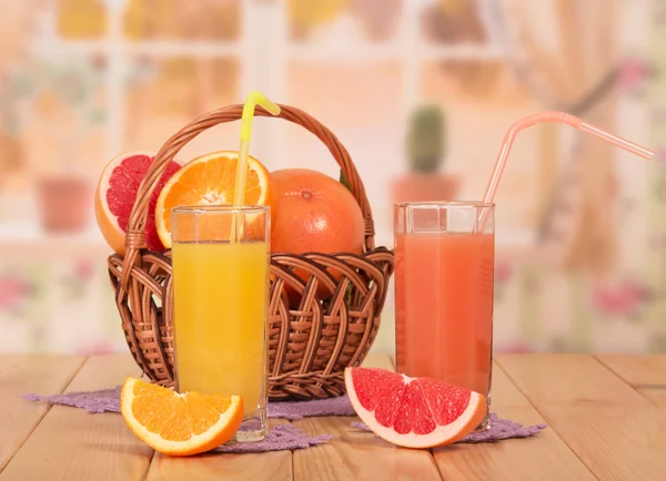 Succo di arancia e pompelmo in bicchieri — Foto Stock