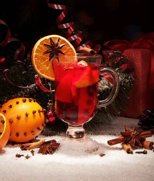 Glas Glühwein aus nächster Nähe — Stockfoto