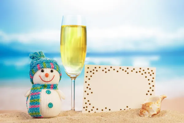 Snögubbe, cocktail och gratulationskort — Stockfoto