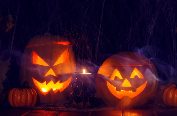 Halloween Twee Jack Lanterns Met Kenmerken Van Vakantie Rechtenvrije Stockfoto's