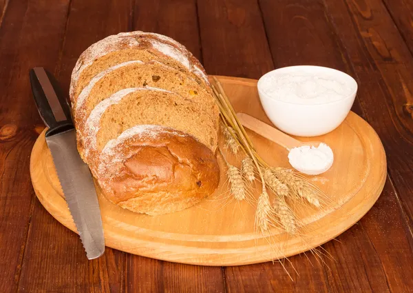 Chleb, nóż i krem — Zdjęcie stockowe