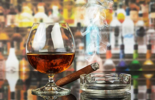 Whisky och cigarr — Stockfoto