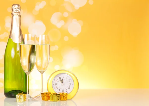 Champagne and clock — Stock Photo, Image