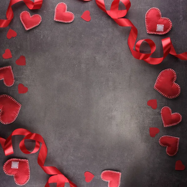 Bovenaanzicht Valentijnsdag Heldere Kaart Met Rood Lint Handgemaakte Hartjes — Stockfoto