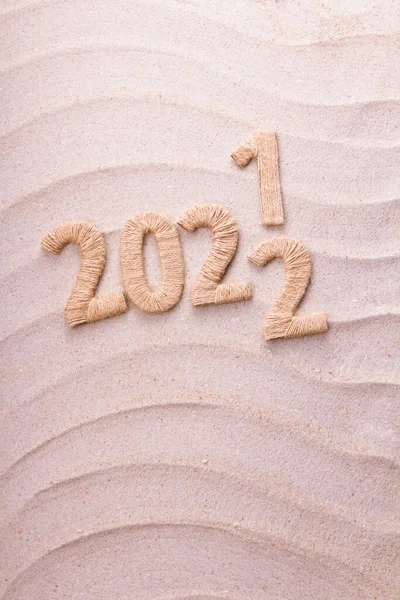 Year Change Concept New 2022 Succeeds 2021 Beach Sand — Stock Photo, Image