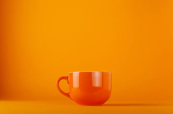 Большая Оранжевая Чашка Варенья Светлом Фоне — стоковое фото