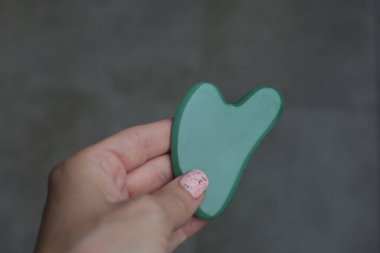  Yeşil guasha kazıyıcı cilt bakımı için iyidir yaşlanmayı önler..