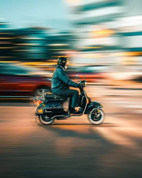 Barcelona Spain Sep 2021 Person Riding Vespa Speeding Streets Barcelona — Stock Photo, Image