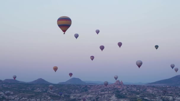Hot Air Balloons Red Rose Valley Goreme Cappadocia Sunset — Αρχείο Βίντεο