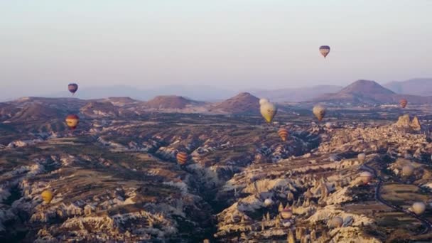 Hot Air Balloons Red Rose Valley Goreme Cappadocia Sunset — Stockvideo