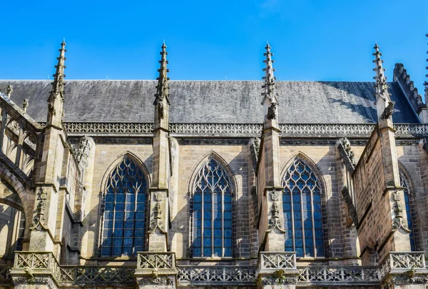 Όμορφα Παράθυρα Γοτθικού Στυλ Και Οροφή Του Καθεδρικού Ναού Λιμόζ — Φωτογραφία Αρχείου