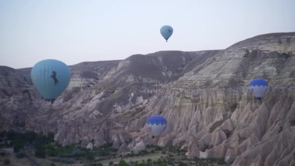 Hot Air Balloons Red Rose Valley Goreme Cappadocia Sunset — Stockvideo