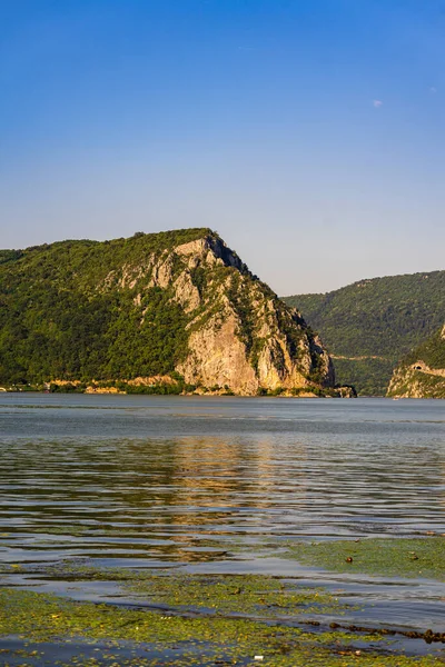 Uma Bela Vista Desfiladeiro Danúbio Portas Ferro Paisagem Rio Danúbio — Fotografia de Stock