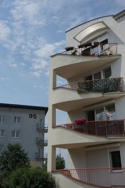 Poznan Polonia Julio 2017 Edificio Apartamentos Cuatro Plantas Con Balcones —  Fotos de Stock