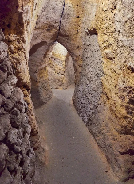 Gammal Grotta Med Tunnlar — Stockfoto