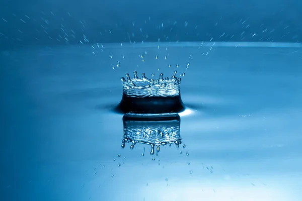 Zbliżenie Kropli Wody Pod Światło Idealne Tapety — Zdjęcie stockowe