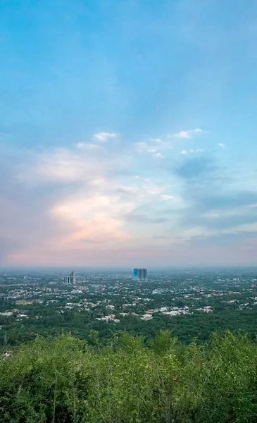 Vacker Utsikt Över Den Molniga Himlen Och Islamabad Stadsbilden Från — Stockfoto