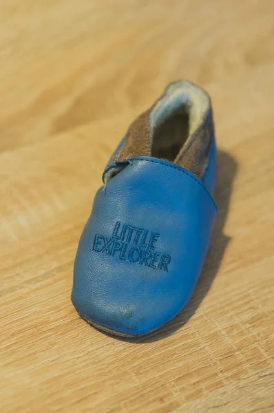 Poznan Polónia Oct 2018 Pequeno Sapato Bebê Azul Little Explorer — Fotografia de Stock