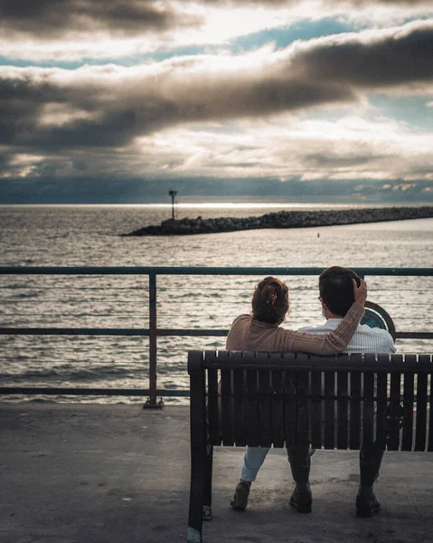 Adult Couple Sitting Bench Looking Sea Cloudy Sky — Stock Photo, Image