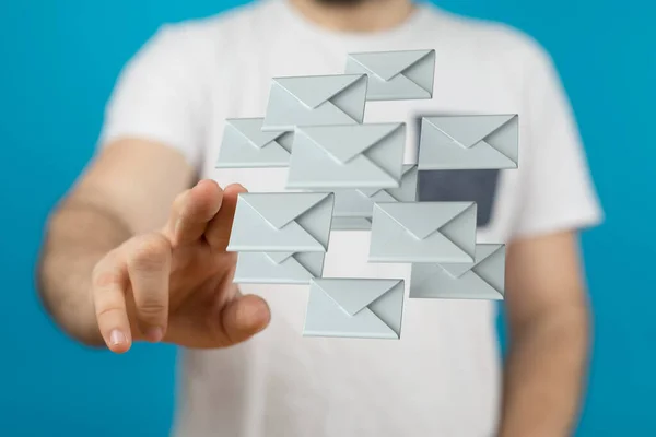 Uma Renderização Envelopes Digitais Flutuando Com Mão Tocando Nele Partir — Fotografia de Stock