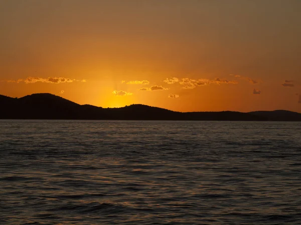 Όμορφη Θέα Της Αδριατικής Θάλασσας Που Λάμπει Θέα Ηλιοβασίλεμα Στην — Φωτογραφία Αρχείου