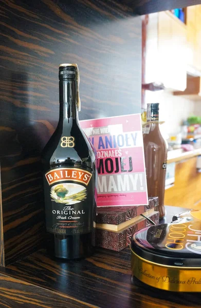 Poznan Poland 2016 Május Egy Üveg Bailey Irish Cream Asztalon — Stock Fotó