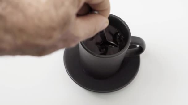 一杯咖啡和一杯白底茶 — 图库视频影像