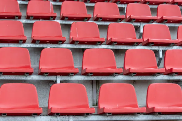 Eine Nahaufnahme Der Roten Plastik Stadionsitze — Stockfoto