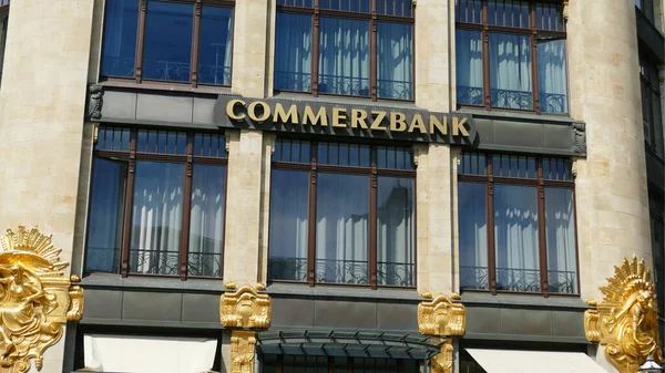ドイツ ライプツィヒ2020年9月3日 ドイツ ライプツィヒ市中心部の商業銀行 — ストック写真