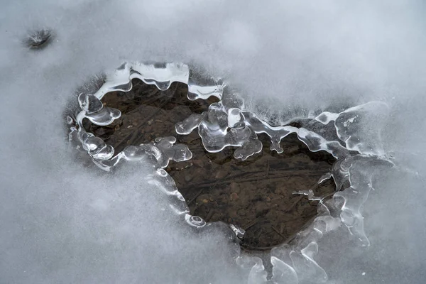 Замерзшая Река Толстым Слоем Льда Поверхности — стоковое фото