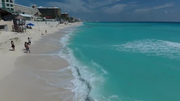Piękna Plaża Tropikalnym Morzem — Wideo stockowe