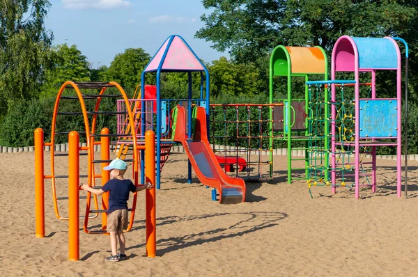 Poznan Polónia Jul 2018 Jovem Menino Adorável Brincando Divertindo Playground — Fotografia de Stock