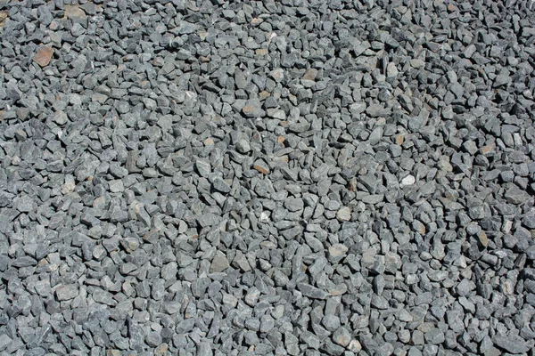 晴れた日に小さな小石で覆われた地面のショット — ストック写真