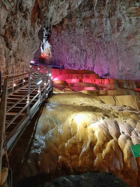 Der Fußweg Innerhalb Der Höhle — Stockfoto