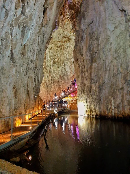 Footpath Cave — Stock Photo, Image