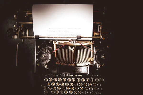 Eine Draufsicht Auf Eine Klassische Schreibmaschine Bei Nacht — Stockfoto