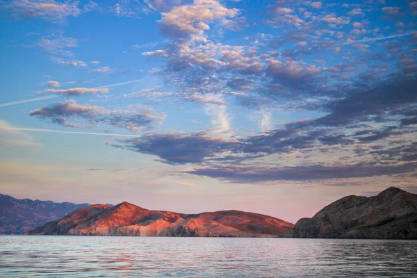 Sebuah Sinar Matahari Terbenam Yang Indah Pegunungan — Stok Foto