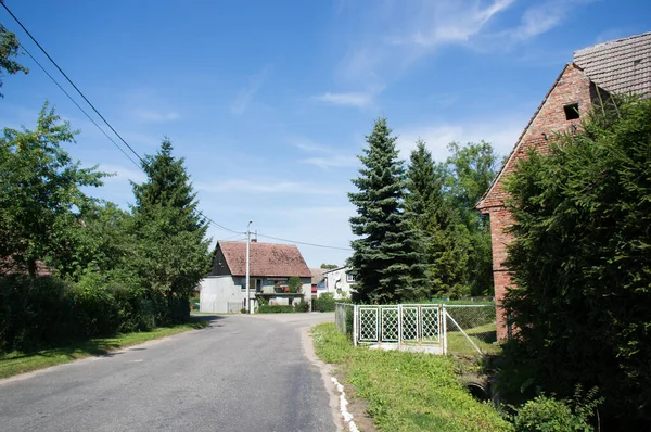 Starkowo Polonia Agosto 2013 Una Strada Che Attraversa Piccolo Villaggio — Foto Stock