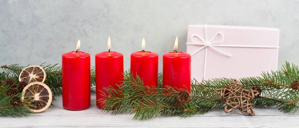 Bougies Rouges Sur Une Couronne Avent Décoration Noël Aux Chandelles — Photo