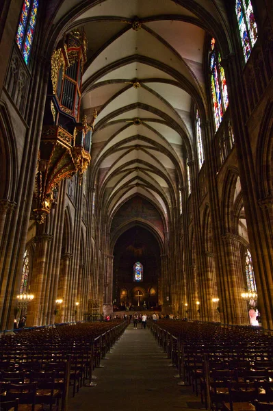 Interior Uma Catedral Antiga — Fotografia de Stock