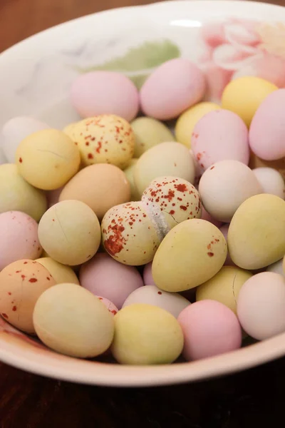 Uma Mistura Ovos Chocolate Uma Tigela — Fotografia de Stock