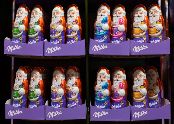 Trier Alemanha Outubro 2021 Chocolate Papai Noel Uma Fileira Supermercado — Fotografia de Stock