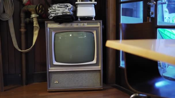 Vieil Écran Télévision Dans Chambre — Video