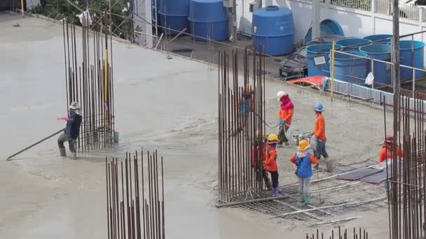 Travailleurs Construction Travaillant Sur Toit Bâtiment — Video
