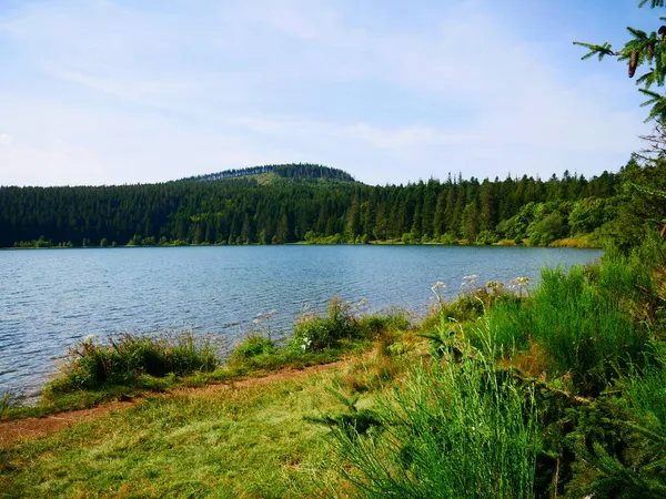 Bela Imagem Lago Servieres Localizado Auvergne Centro França — Fotografia de Stock