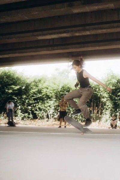 Sarajevo Bósnia Herzegovina Junho 2021 Adolescente Está Andando Skate Parque — Fotografia de Stock