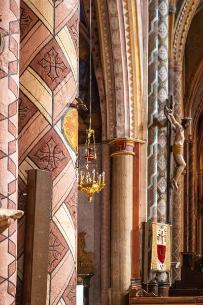 Вертикальный Снимок Интерьера Церкви Святого Маура Мартеле Лот Франция — стоковое фото