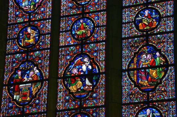 Colorido Vitral Una Iglesia Francesa Las Historias Cuentan Escenas Individuales — Foto de Stock