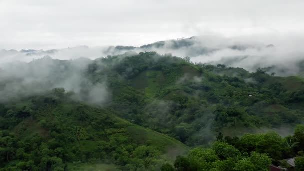 Montañas Cubiertas Nubes Niebla — Vídeo de stock