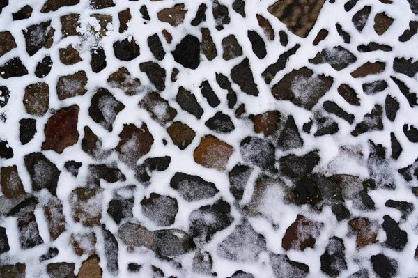 Camino Diferentes Piedras Naturales Está Parcialmente Cubierto Nieve Textura Invierno —  Fotos de Stock